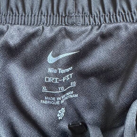 NWT Nike Tempo 3” black mid rise shorts size women’s XL - Picture 4 of 8